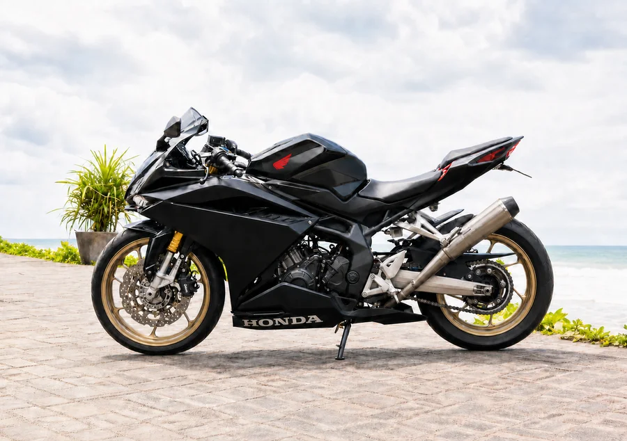 Black-and-gold Honda CBR250RR MC22 classic 250cc inline-four sport bike with full fairings