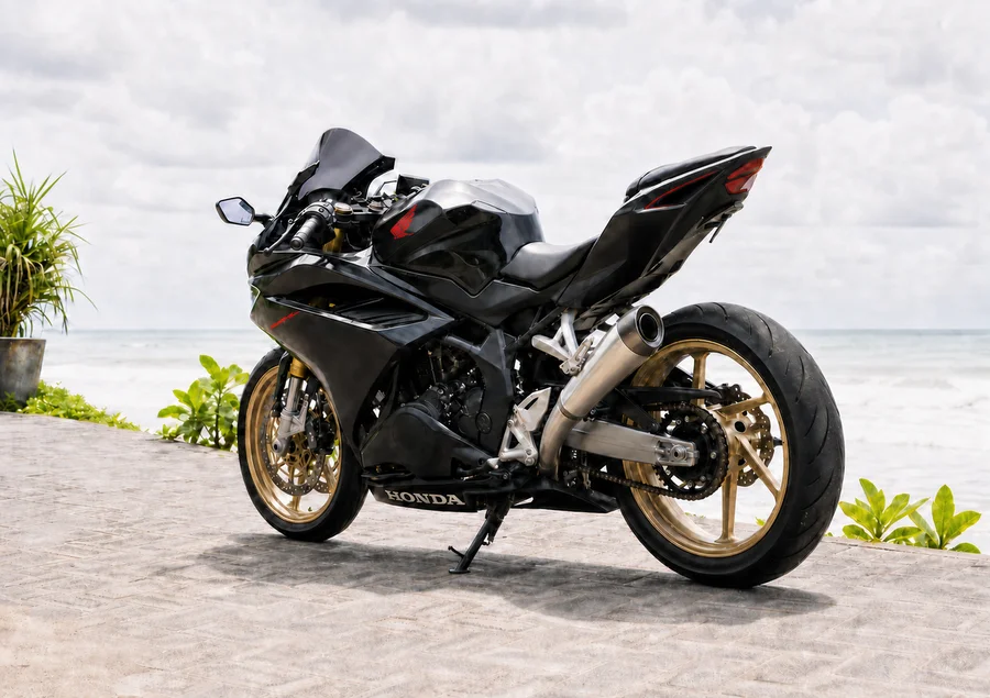 Black-and-gold Honda CBR250RR MC22 classic 250cc inline-four sport bike with full fairings